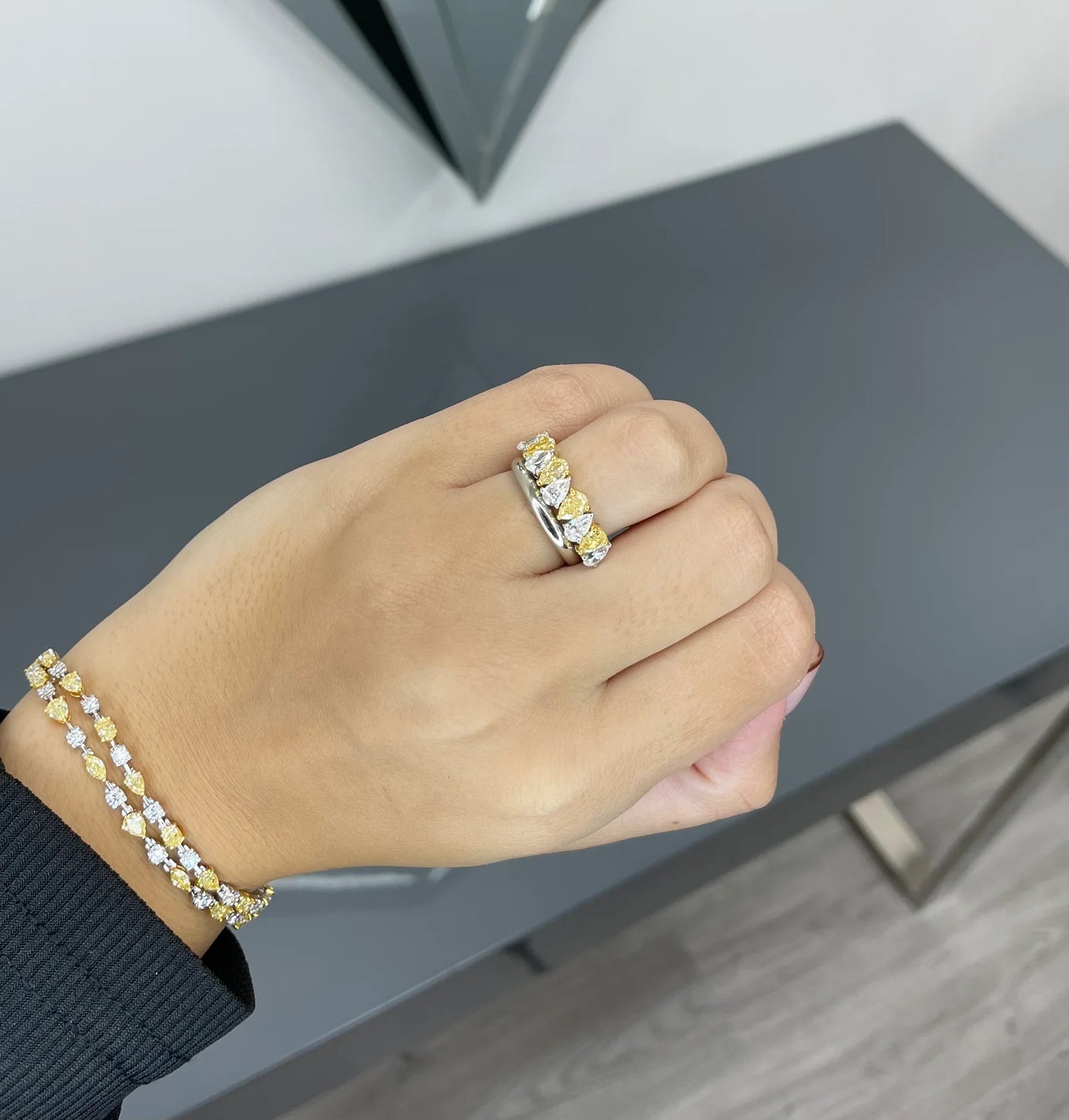 2.23CT YELLOW & WHITE PEAR DIAMOND ALTERNATING HALFWAY BAND
