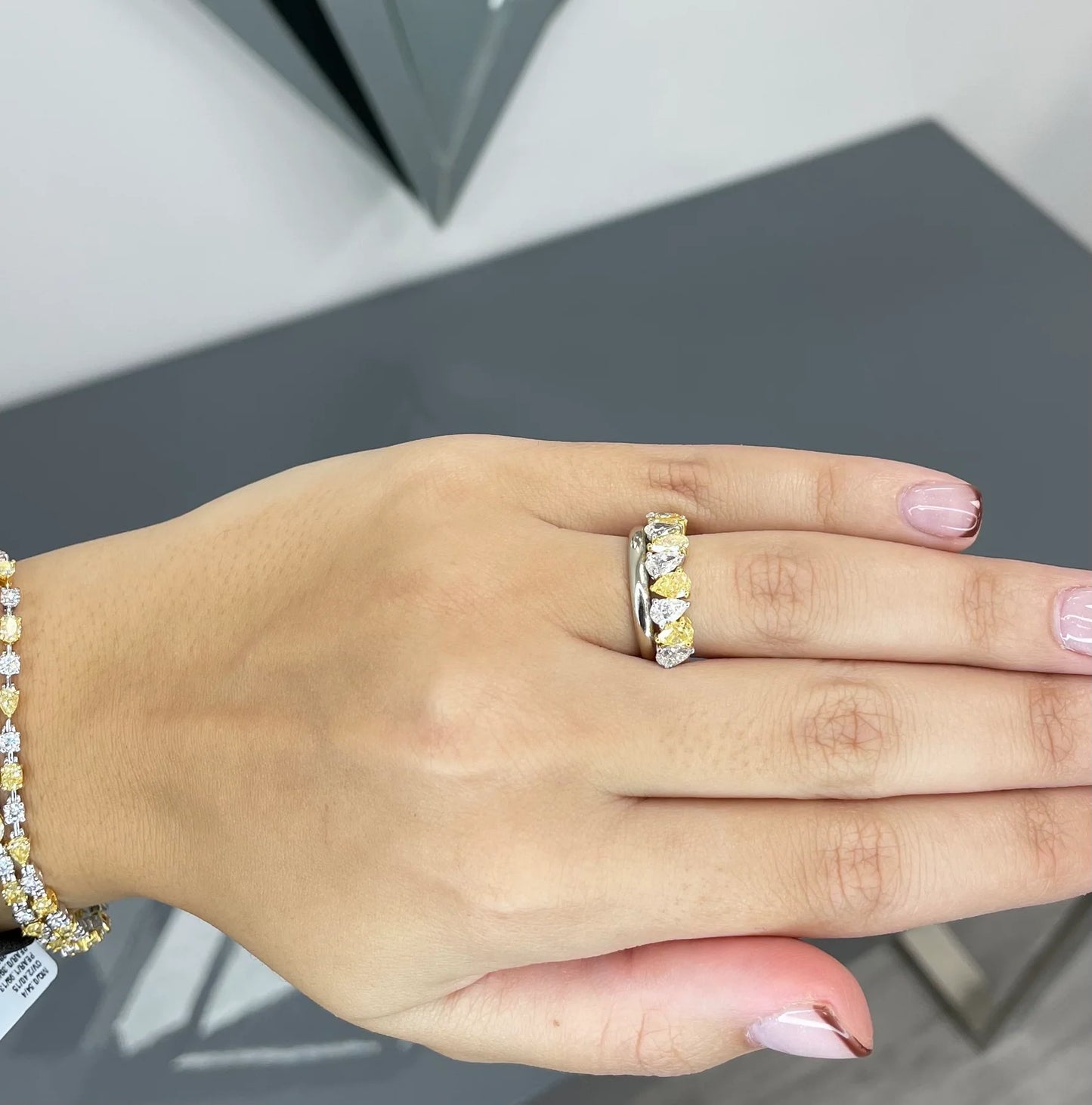 2.23CT YELLOW & WHITE PEAR DIAMOND ALTERNATING HALFWAY BAND