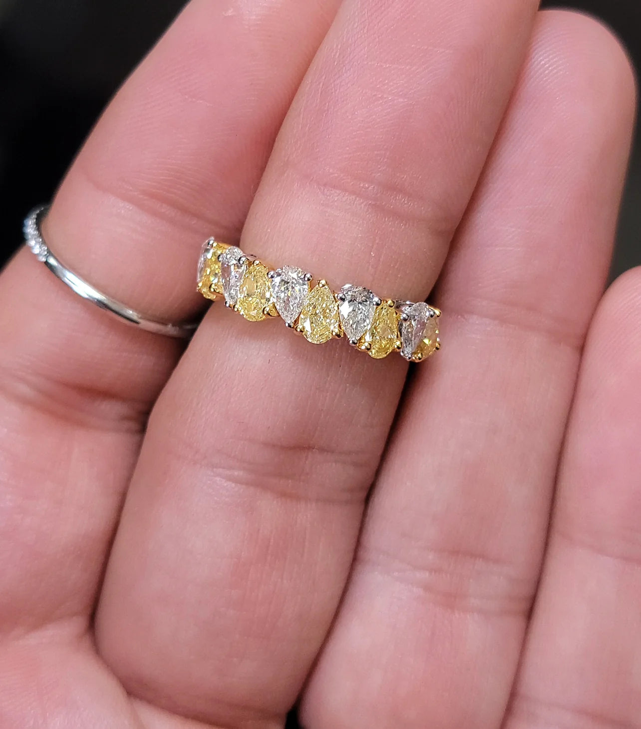 2.23CT YELLOW & WHITE PEAR DIAMOND ALTERNATING HALFWAY BAND